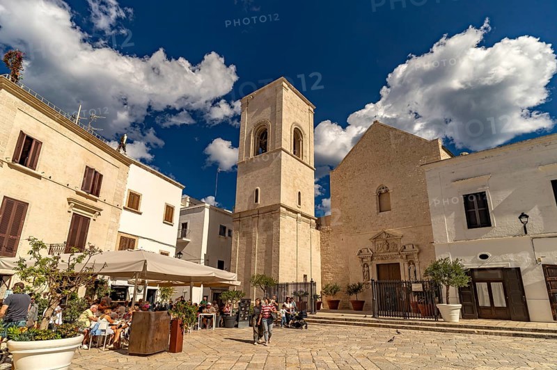 The square Piazza Vittorio Emanuele and the church Chiesa Madre di Santa Maria Assunta, Polignano a Mare, Apulia, Italy