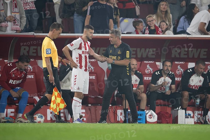 (DFL/DFB REGULATES PROHIBIT ANY USE OF PHOTOGRAPHS AS IMAGE SEQUENCES AND/OR QUASI-VIDEO), RheinEnergieStadion, Cologne, North Rhine-Westphalia, Tom Krauß (1.FC Köln, Midfield, #5), Lukas Kwasniok (1.FC Köln, Haed Coach), 1. Fußball Bundesliga, 1.FC Köln, SC Freiburg on 31.08.2025 at the RheinEnergieStadion in Cologne Germany