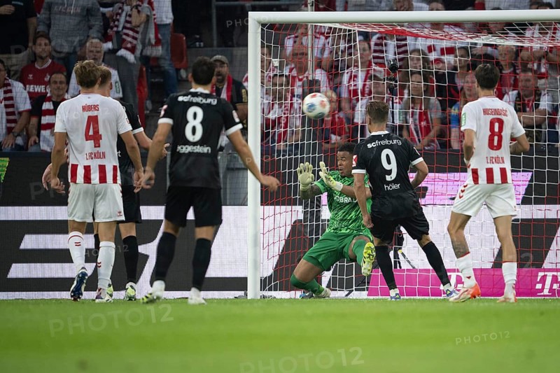(DFL/DFB REGULATES PROHIBIT ANY USE OF PHOTOGRAPHS AS IMAGE SEQUENCES AND/OR QUASI-VIDEO), RheinEnergieStadion, Cologne, North Rhine-Westphalia, Alexander Schwolow (SC Freiburg, Goalkeeper, #1), 1. Soccer Bundesliga, 1.FC Köln, SC Freiburg on 31.08.2025 at the RheinEnergieStadion in Cologne Germany