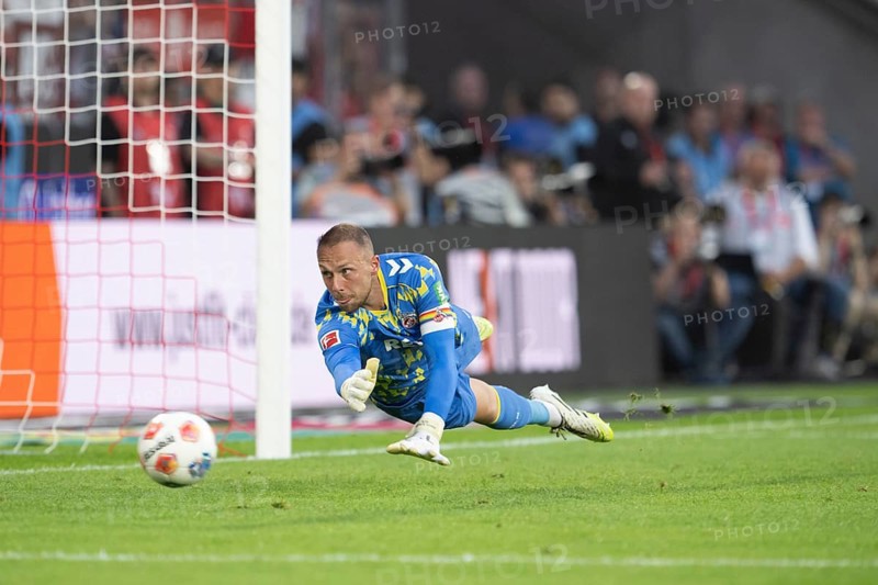(DFL/DFB REGULATES PROHIBIT ANY USE OF PHOTOGRAPHS AS IMAGE SEQUENCES AND/OR QUASI-VIDEO), RheinEnergieStadion, Cologne, North Rhine-Westphalia, Marvin Schwäbe (1.FC Köln, Goalkeeper, #1), 1. Soccer Bundesliga, 1.FC Köln, SC Freiburg on 31.08.2025 at the RheinEnergieStadion in Cologne Germany