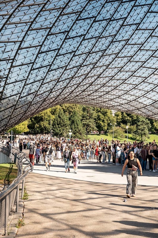 Festival visitors waiting for admission to the Superbloom Festival, day 2 at the Olympiapark, Munich, 31-08-2025