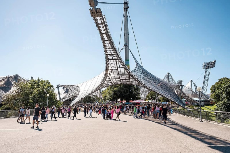 Festival visitors waiting for admission to the Superbloom Festival, day 2 at the Olympiapark, Munich, 31-08-2025