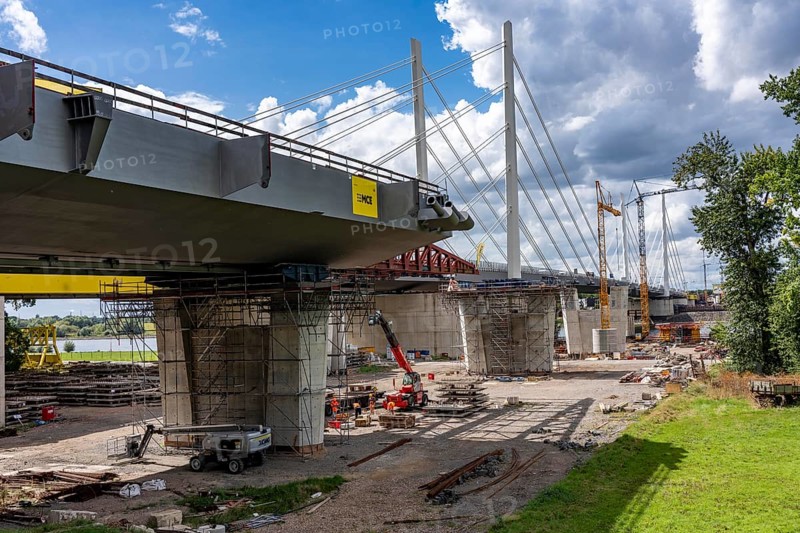 New construction of the second motorway bridge Neuenkamp of the A40, over the Rhine near Duisburg, parallel to the already existing first bridge, most of the new bridge piers are in place, two first bridge segments are finished and have already been moved towards the river on both sides of the Rhine, full completion is planned for 2028, North Rhine-Westphalia, Germany