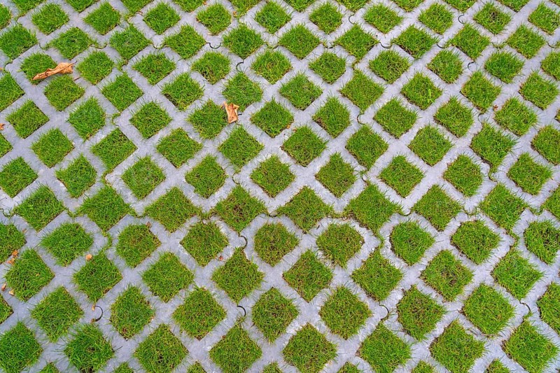 Lawn pavers, made of concrete, instead of completely sealing an area with paving stones, concrete or asphalt, you can choose this method and let grass grow in the spaces between the pavers, unsealing of surfaces, sponge city principle, rainwater can be absorbed so well by the soil