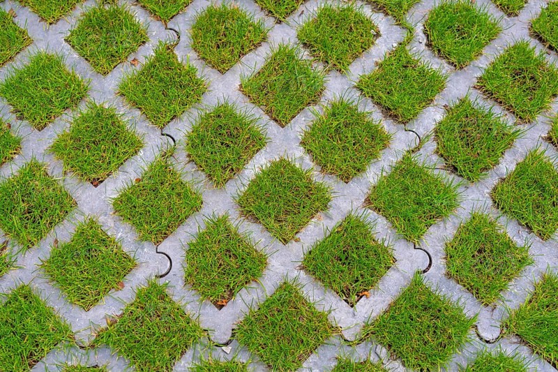 Lawn pavers, made of concrete, instead of completely sealing an area with paving stones, concrete or asphalt, you can choose this method and let grass grow in the spaces between the pavers, unsealing of surfaces, sponge city principle, rainwater can be absorbed so well by the soil