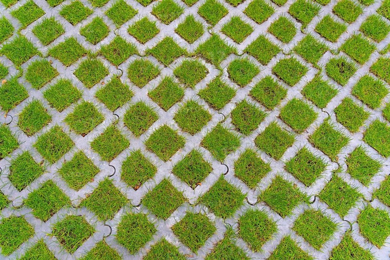 Lawn pavers, made of concrete, instead of completely sealing an area with paving stones, concrete or asphalt, you can choose this method and let grass grow in the spaces between the pavers, unsealing of surfaces, sponge city principle, rainwater can be absorbed so well by the soil