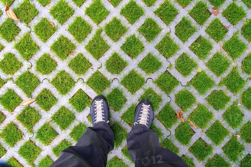 Lawn pavers, made of concrete, instead of completely sealing an area with paving stones, concrete or asphalt, you can choose this method and let grass grow in the spaces between the pavers, unsealing of surfaces, sponge city principle, rainwater can be absorbed so well by the soil