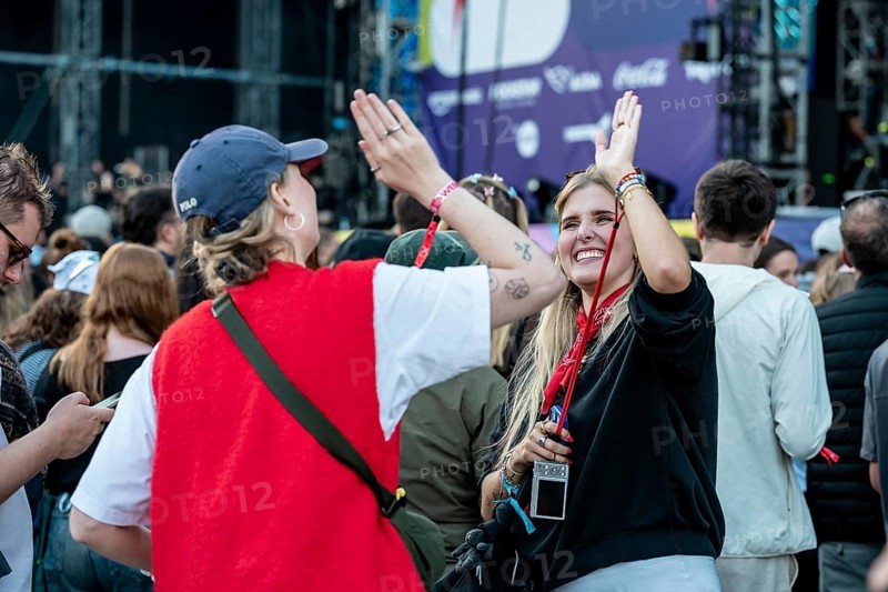 Visitors celebrate during Nelly Furtado's performance at the Superbloom Festival, Day 1 at the Olympiapark, Munich, 30/08/2025