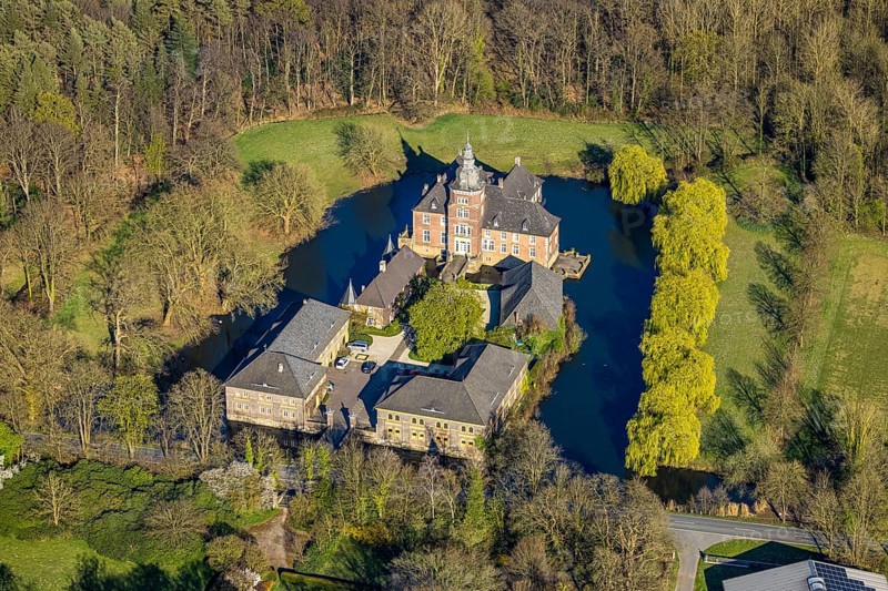 Aerial view, Schloss Sandfort, also Haus Sandfort, moated castle and moat, Olfen-Kirchspiel, Olfen, Münsterland, North Rhine-Westphalia, Germany, DE, Europe, Haus Sandfort, aerial photograph, aerial photography, aerial photography, overview, bird's-eye view, moated castle, birds-eyes view, overview
