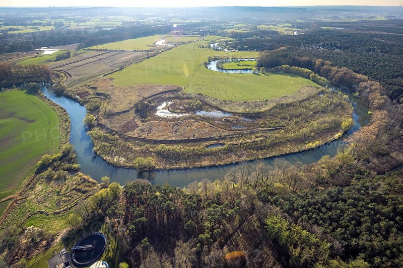 Aerial view, Lippe floodplain and river Lippe meander at the sewage treatment plant Olfen, Olfen-Kirchspiel, Olfen, Münsterland, North Rhine-Westphalia, Germany, DE, Europe, river, river meander, Lippe floodplain, Lippe floodplain loop, aerial photograph, aerial photography, aerial photography, overview, bird's-eye view, overview