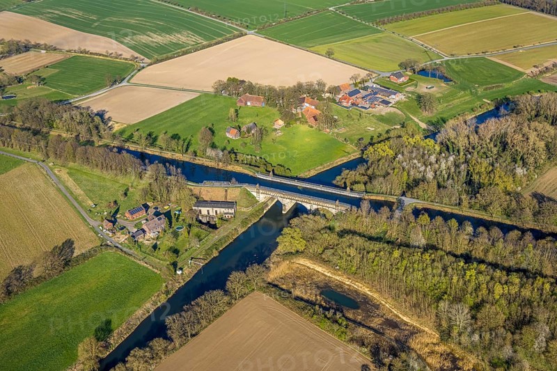 Aerial view, river development and floodplain development of the Lippe Vogelsang, renaturation, old canal bridge river Lippe Alte Fahrt, NSG Lippeaue, city limits Olfen-Datteln, Olfen-Kirchspiel, Olfen, Münsterland, North Rhine-Westphalia, Germany, DE, Europe, river, aerial view, aerial photography, aerial photography, overview, subway, bird's-eye view, bird's-eye view, overview
