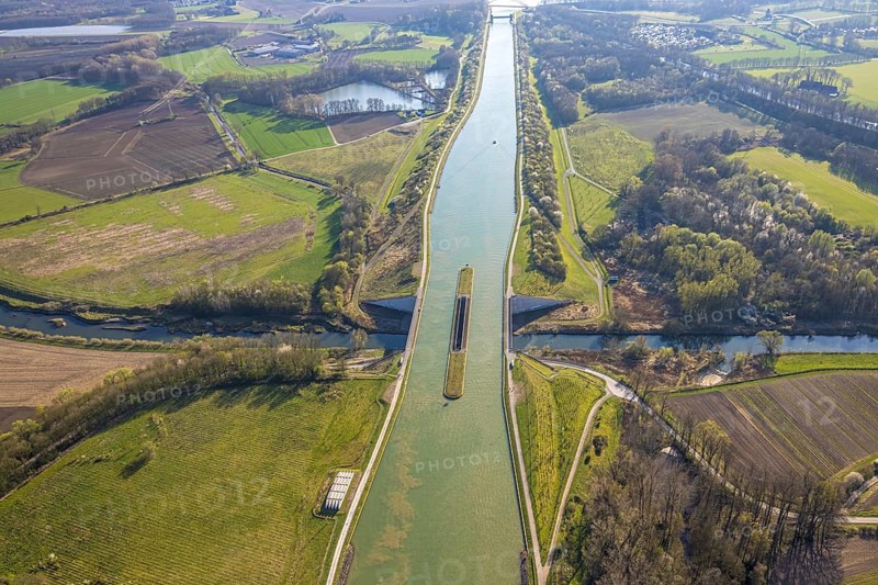 Aerial view, canal bridge Lippe Neue Fahrt, Dortmund-Ems-Kanal, NSG Lippeaue, river and floodplain development of the Lippe Vogelsang, renaturation, city limits Olfen-Datteln, Olfen-Kirchspiel, Olfen, Münsterland, North Rhine-Westphalia, Germany, bridge, DE, Europe, river, aerial view, aerial photography, aerial photography, overview, subway, bird's-eye view, bird's-eye view, overview