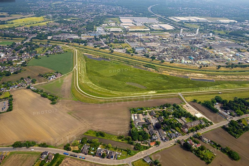 Aerial view, floodplain Holtener Bruch, floodplain at the river Emscher, behind the Oxea plant (Ruhrchemie), Holten, Oberhausen, Ruhr area, North Rhine-Westphalia, Germany, DE, Europe, commercial enterprises, commercial area, commercial area, commercial property, business park, commercial location, commercial use, industrial area, industrial location, aerial view, aerial photography, aerial photography, overview, bird's-eye view, overview, OberhausenNord