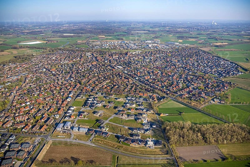 Aerial view, construction area, new development area Olfener Heide, streets with flower names, residential area overview Olfen, Olfen city, Olfen, Münsterland, North Rhine-Westphalia, Germany, construction work, construction area, construction site, building plots, construction project, construction site, DE, Europe, large construction site, property tax, real estate, aerial view, aerial photography, aerial photography, overview, bird's eye view, living and living, residential area, residential quality, residential neighbourhood, housing estate, residential area, birds-eyes view, overview