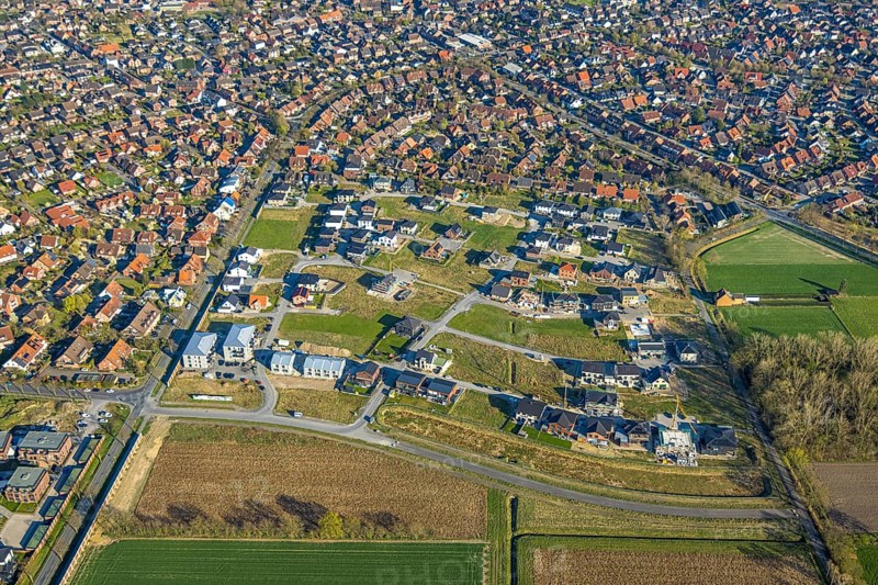 Aerial view, construction area, new development area Olfener Heide, streets with flower names, residential area overview Olfen, Olfen city, Olfen, Münsterland, North Rhine-Westphalia, Germany, construction work, construction area, construction site, building plots, construction project, construction site, DE, Europe, large construction site, property tax, real estate, aerial view, aerial photography, aerial photography, overview, bird's eye view, living and living, residential area, residential quality, residential neighbourhood, housing estate, residential area, birds-eyes view, overview