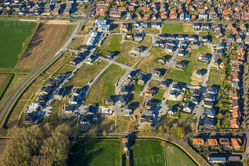 Aerial view, construction area, new development area Olfener Heide, streets with flower names, residential area overview Olfen, Olfen city, Olfen, Münsterland, North Rhine-Westphalia, Germany, construction work, construction area, construction site, building plots, construction project, construction site, DE, Europe, large construction site, property tax, real estate, aerial view, aerial photography, aerial photography, overview, bird's eye view, living and living, residential area, residential quality, residential neighbourhood, housing estate, residential area, birds-eyes view, overview