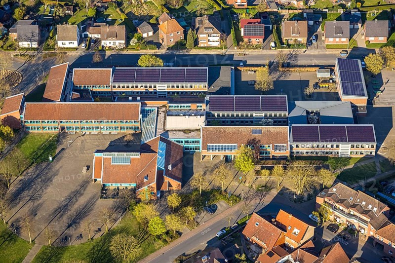 Aerial photo, Wolfhelmschule comprehensive school, Olfen-Stadt, Olfen, Münsterland, North Rhine-Westphalia, Germany, education, educational institution, DE, Europe, comprehensive school, educational institute, aerial photography, aerial photography, aerial photography, school, overview, bird's-eye view, birds-eyes view, overview