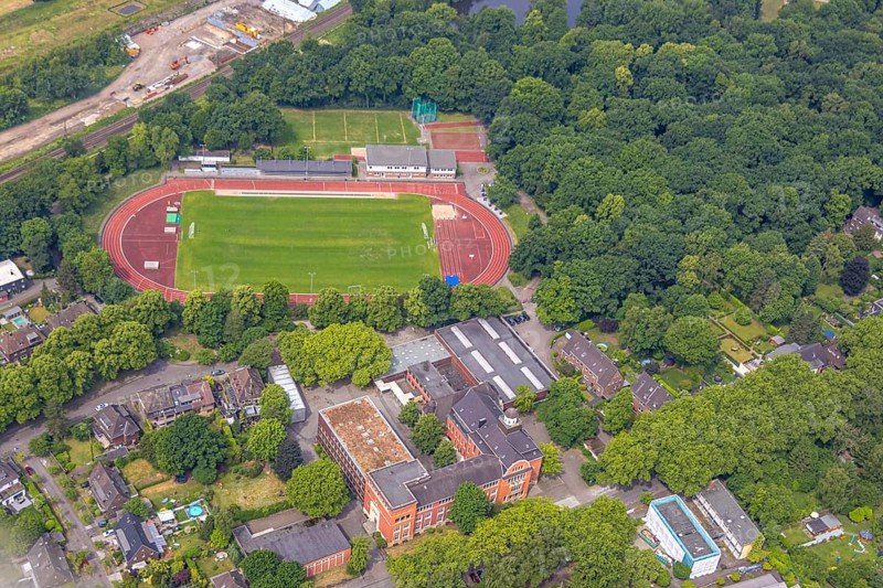 Aerial view, athletics stadium and football stadium at the Volkspark of FC. Sterkrade 72 e.V., Freiherr-Vom-Stein-Gymnasium, Alsfeld, Oberhausen, Ruhr area, North Rhine-Westphalia, Germany, education, educational institution, DE, Europe, football pitch, football stadium, football club, grammar school, teaching institute, athletics stadium, aerial view, aerial photography, aerial photography, school, sport, sports facilities, sports field, sports facility, stadium, overview, bird's-eye view, overview, OberhausenNord