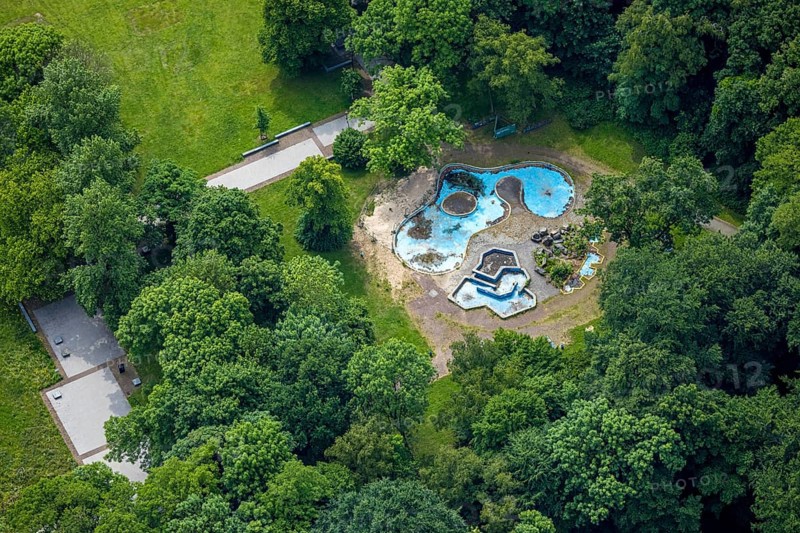 Aerial view, Revierpark Vonderort with water playground in the forest, Bottroper Straße, Osterfeld, Oberhausen, Ruhr area, North Rhine-Westphalia, Germany, DE, Europe, leisure centre, aerial view, aerial photography, aerial photography, park, overview, bird's-eye view, forest area, birds-eyes view, overview, OberhausenNord