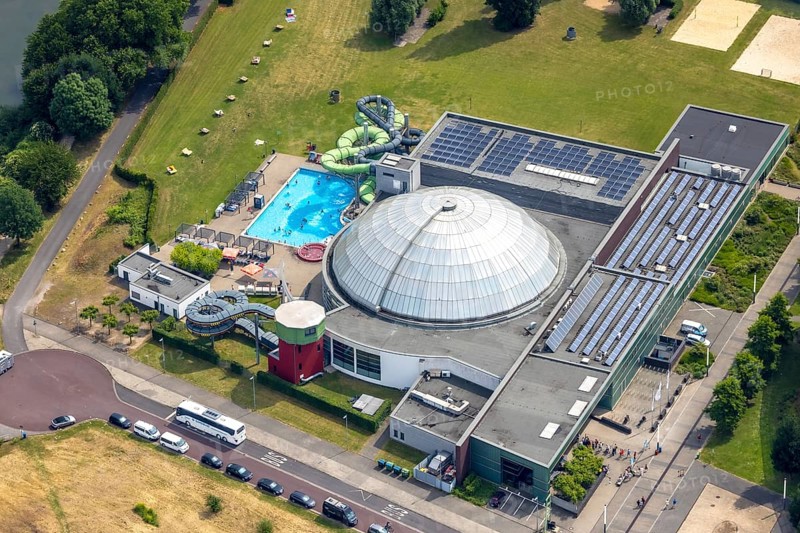 Aerial view, AQUApark Oberhausen adventure pool, outdoor pool with water slide, in Westfield Centro shopping centre Neue Mitte, Oberhausen, Ruhr area, North Rhine-Westphalia, Germany, seaside resort, DE, Europe, outdoor pool, leisure activities, aerial view, aerial photography, aerial photography, swimming pool, swimming pool, overview, bird's-eye view, overview, OberhausenSued