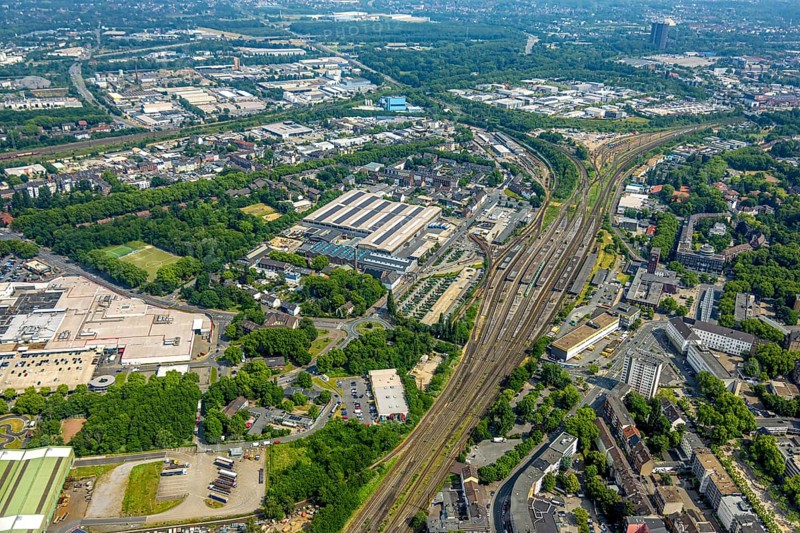 Aerial view, general view Oberhausen main station Hbf, Bero shopping centre, Concordiahaus Concordiastraße and Druckluft cultural centre, main post office, Oberhausen, Ruhr area, North Rhine-Westphalia, Germany, railway area, railway station, DE, Deutsche Bahn AG, Europe, track systems, tracks, main station, Hbf, aerial view, aerial photography, aerial photography, overview, bird's-eye view, bird's-eye view, overview, OberhausenSued