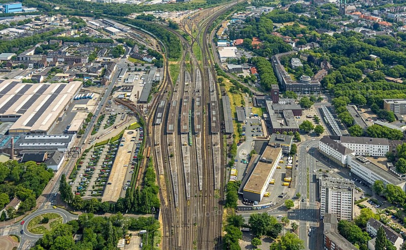 Aerial view, general view Oberhausen main station Hbf, ZOB bus station, main post office, Oberhausen, Ruhr area, North Rhine-Westphalia, Germany, railway area, railway station, DE, Deutsche Bahn AG, Europe, railway tracks, tracks, main station, Hbf, aerial view, aerial photography, aerial photography, overview, bird's-eye view, overview, OberhausenSued