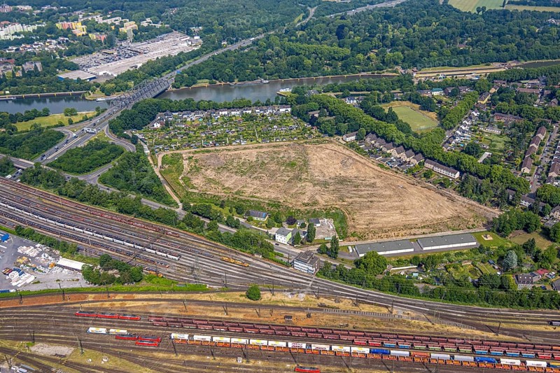 Aerial view, cleared old lime sludge landfill, Rhine-Herne Canal and allotment garden association Lirich e.V. Lirich, Oberhausen, Ruhr area, North Rhine-Westphalia, Germany, DE, landfill, Europe, community garden, allotment garden, allotment garden site, allotment garden association, allotment gardener association, allotment garden colony, aerial view, aerial photography, aerial photography, Rain Carbon GmbH, allotment garden, overview, bird's-eye view, overview, OberhausenSued