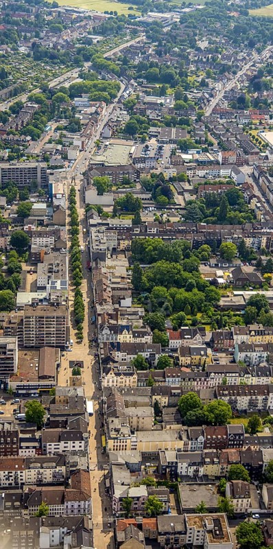 Aerial view, pedestrian zone Marktstraße with tree avenue, between Gewerkschaftsstraße and Mühlheimer Straße, Oberhausen, Ruhr area, North Rhine-Westphalia, Germany, DE, Europe, aerial view, aerial photography, aerial photography, overview, bird's-eye view, overview, OberhausenSued