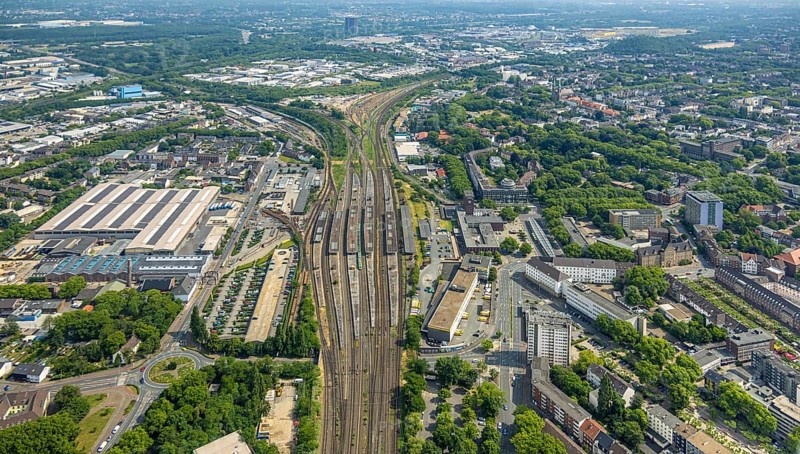 Aerial view, general view Oberhausen main station Hbf, ZOB bus station, Bero shopping centre, main post office, Oberhausen, Ruhr area, North Rhine-Westphalia, Germany, railway area, railway station, DE, Deutsche Bahn AG, Europe, railway tracks, tracks, main station, Hbf, aerial view, aerial photography, aerial photography, overview, bird's-eye view, overview, OberhausenSued