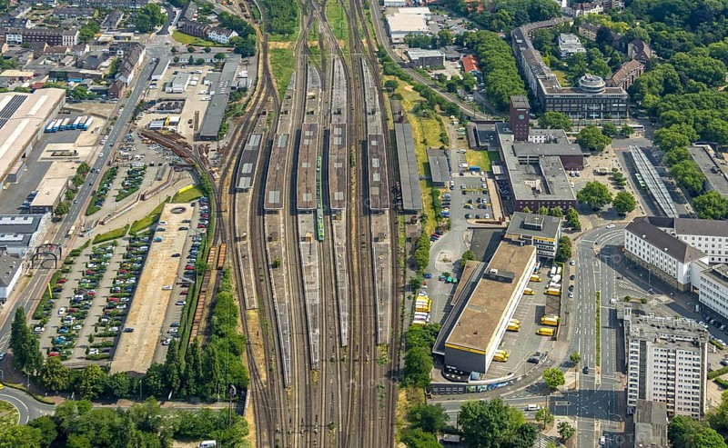Aerial view, general view Oberhausen main station Hbf, ZOB bus station, main post office, Oberhausen, Ruhr area, North Rhine-Westphalia, Germany, railway area, railway station, DE, Deutsche Bahn AG, Europe, railway tracks, tracks, main station, Hbf, aerial view, aerial photography, aerial photography, overview, bird's-eye view, overview, OberhausenSued