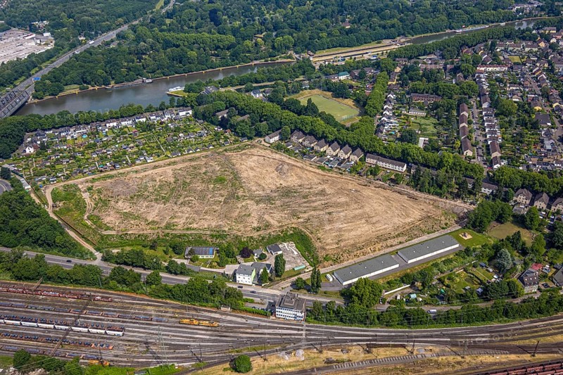 Aerial view, cleared old lime sludge landfill, Rhine-Herne Canal and allotment garden association Lirich e.V. Lirich, Oberhausen, Ruhr area, North Rhine-Westphalia, Germany, DE, landfill, Europe, community garden, allotment garden, allotment garden site, allotment garden association, allotment gardener association, allotment garden colony, aerial view, aerial photography, aerial photography, Rain Carbon GmbH, allotment garden, overview, bird's-eye view, overview, OberhausenSued