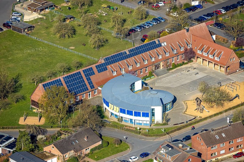 Aerial photo, primary school Mauritiusschule and schoolyard, solar roof, Nordkirchen, Münsterland, North Rhine-Westphalia, Germany, education, educational institution, DE, Europe, educational institute, aerial photo, aerial photography, aerial photography, school, overview, bird's eye view, birds-eyes view, overview