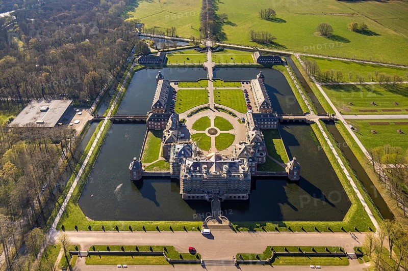 Aerial view, Nordkirchen Castle, baroque castle complex, moated castle, construction site with scaffolding on the facade, Nordkirchen, Münsterland, North Rhine-Westphalia, Germany, baroque residence, construction work, construction area, construction site, construction site, DE, monument protection, Europe, aerial view, aerial photography, aerial photography, castle, overview, Venus Island, Versailles style, bird's eye view, moated castle, birds-eyes view, overview