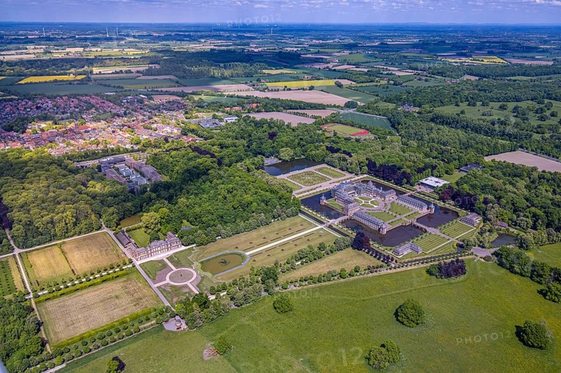 Aerial view, Nordkirchen Castle and Castle Park, Oranienburg, Orangery, former residence of the Prince-Bishops of Münster, also known as the Westphalian Versailles, Nordkirchen, Münsterland, North Rhine-Westphalia, Germany, DE, Europe, aerial view, aerial photography, aerial photography, castle, super wide-angle lens, overview, bird's-eye view, overview Nordkirchen