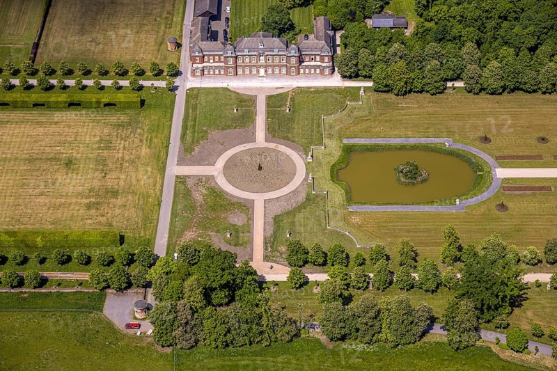 Aerial view, Nordkirchen Castle and Castle Park, Oranienburg, Orangery, former residence of the Prince-Bishops of Münster, also known as the Westphalian Versailles, Nordkirchen, Münsterland, North Rhine-Westphalia, Germany, DE, Europe, aerial view, aerial photography, aerial photography, castle, super wide-angle lens, overview, bird's-eye view, overview Nordkirchen