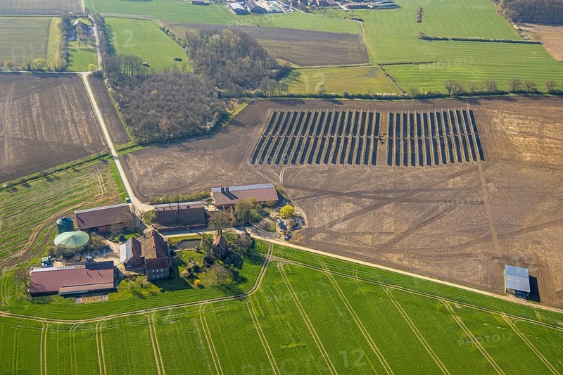 Aerial photo, solar park, open space photovoltaic plant in the Berger farming community, Baustoffkontor Nord GmbH solar technology provider, Nordkirchen, Münsterland, North Rhine-Westphalia, Germany, DE, Europe, photovoltaics, aerial photo, aerial photography, aerial photography, photovoltaic plant, solar, solar plant, solar energy, solar panel, solar power plant, overview, bird's eye view, birds-eyes view, overview
