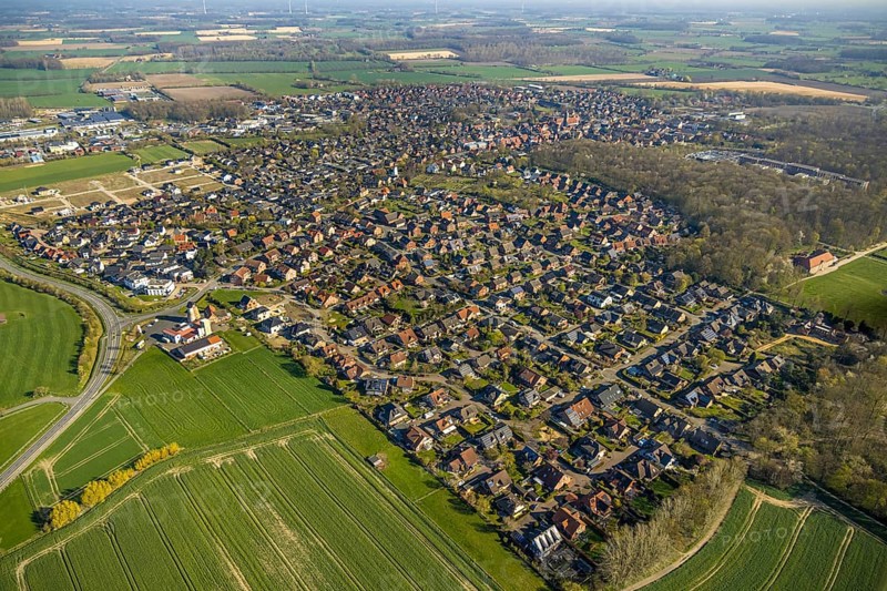 Aerial view, residential area and local view, windmill with mill tower Bergstraße, new residential area Bergstraße corner Wiemanns Holt, Nordkirchen, Münsterland, North Rhine-Westphalia, Germany, DE, Europe, aerial view, aerial photography, aerial photography, overview, bird's eye view, birds-eyes view, overview