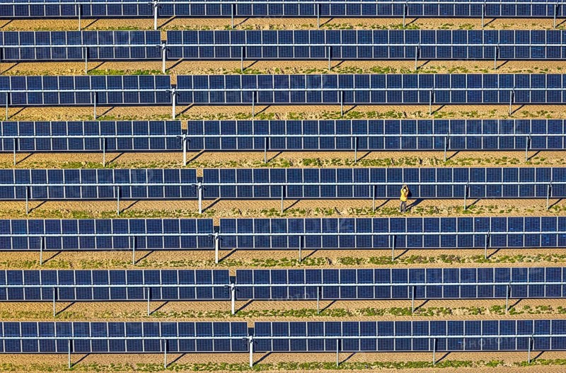 Aerial photo, solar park, open-space photovoltaic plant in the Berger farming community, shapes and colours, work on the solar panel, Nordkirchen, Münsterland, North Rhine-Westphalia, Germany, DE, Europe, photovoltaics, aerial photo, aerial photography, aerial photography, photovoltaic plant, solar, solar plant, solar energy, solar panel, solar power plant, overview, bird's-eye view, birds-eyes view, overview