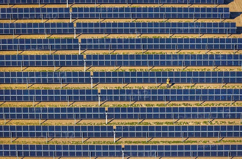 Aerial photo, solar park, open-space photovoltaic plant in the Berger farming community, shapes and colours, work on the solar panel, Nordkirchen, Münsterland, North Rhine-Westphalia, Germany, DE, Europe, photovoltaics, aerial photo, aerial photography, aerial photography, photovoltaic plant, solar, solar plant, solar energy, solar panel, solar power plant, overview, bird's-eye view, birds-eyes view, overview