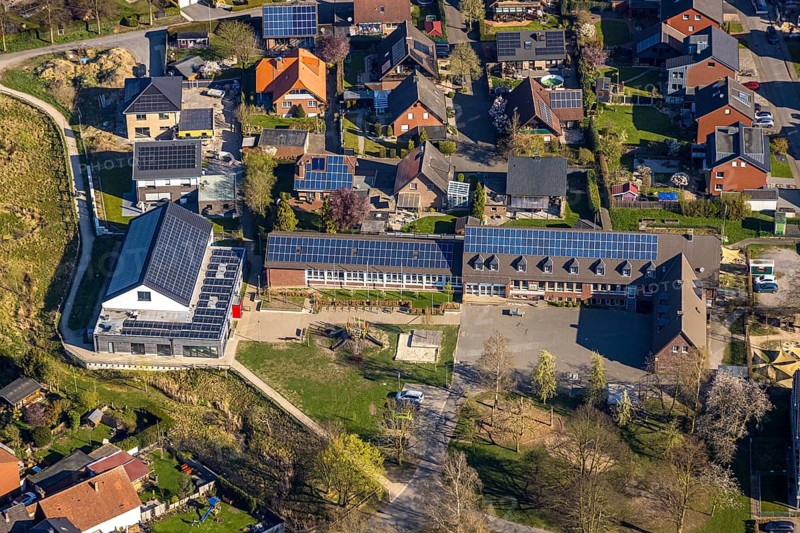 Aerial view, Capelle primary school with solar roof, Capelle, Nordkirchen, Münsterland, North Rhine-Westphalia, Germany, education, educational institution, DE, Europe, photovoltaic, educational institute, aerial view, aerial photography, aerial photography, photovoltaic system, school, solar, solar system, solar roof, solar energy, solar panel, solar power system, overview, bird's-eye view, bird's-eye view, overview