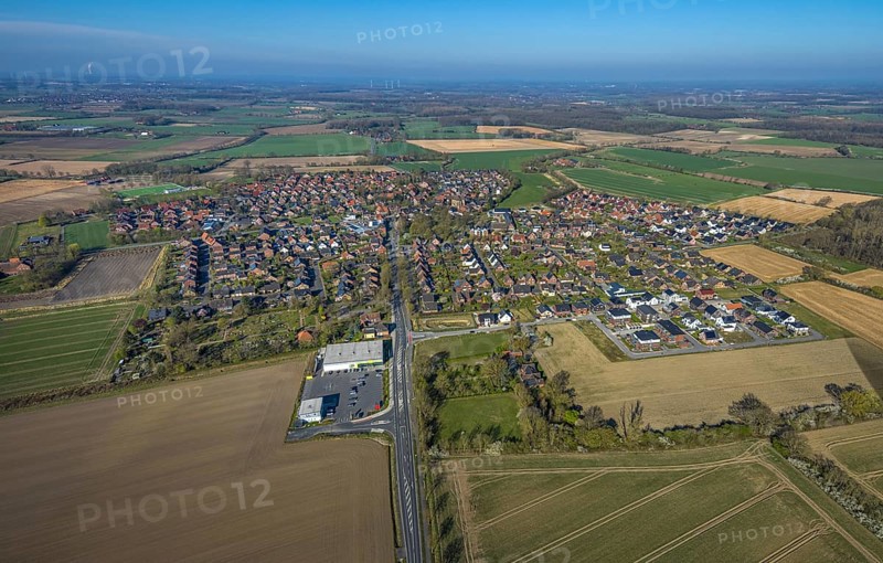 Aerial view, residential area local view Capelle, Bahnhofstraße with new building Netto supermarket, on the right residential buildings new building area Zur Brede, Capelle, Nordkirchen, Münsterland, North Rhine-Westphalia, Germany, DE, Europe, aerial view, aerial photography, aerial photography, overview, bird's-eye view, overview