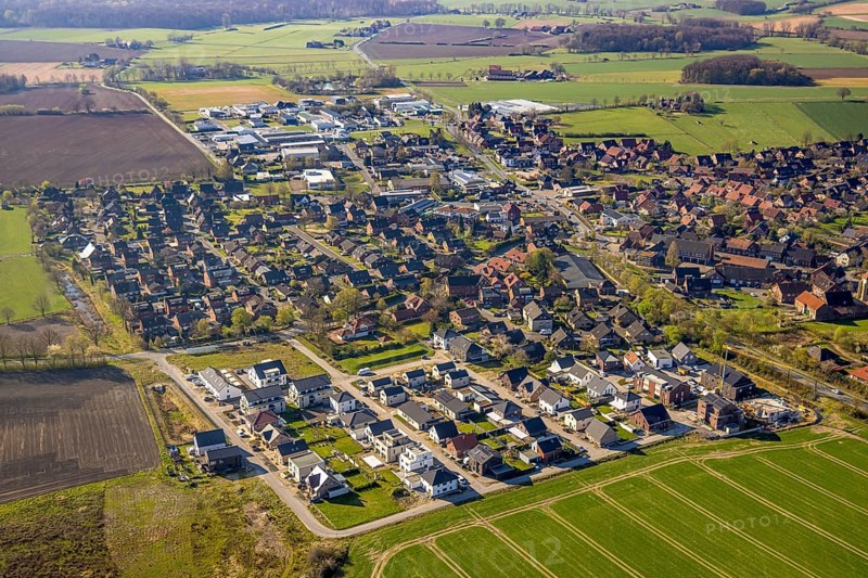 Aerial view, single-family houses, construction site, new building, residential area Capeller Straße, view of Südkirchen, Nordkirchen, Münsterland, North Rhine-Westphalia, Germany, construction work, construction area, building site, building plots, construction project, construction site, DE, Europe, aerial view, aerial photography, aerial photography, overview, bird's-eye view, overview