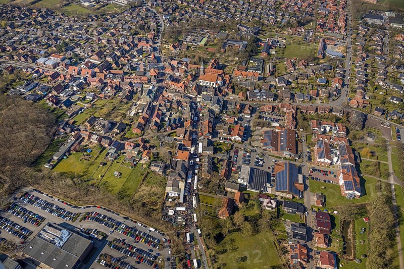 Aerial view, Holland market on the Schlossstraße in Nordkirchen, stalls and 10000 visitors, Nordkirchen, Münsterland, North Rhine-Westphalia, Germany, aerial view, Holland market on the Schlossstraße in Nordkirchen, stalls and 10000 visitors, Münsterland, stalls and 10000 visitors, stalls and 10000 visitors, birds-eyes view, aerial view, aerial photography, aerial photography, overview, bird's eye view, infrastructure, local view, St. Mauritius churches