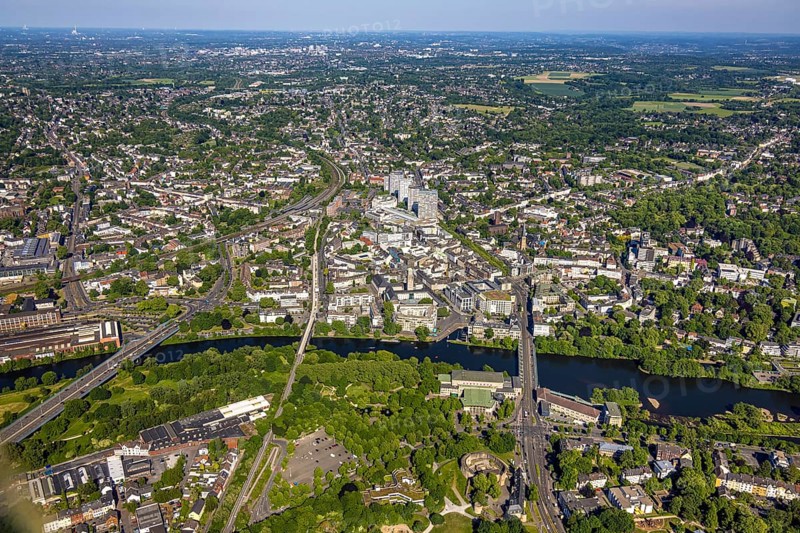 Aerial view, river Ruhr and castle bridge, city centre with Dickswall skyscrapers, Forum City, Hans-Böckler-Platz, area around the main post office, historic town hall with town hall tower, Ruhrradschnellweg RS1, distant view, Altstadt I, Mülheim an der Ruhr, Ruhr area, North Rhine-Westphalia, Germany, old town, old town view, old town area, city, DE, Europe, city centre view, aerial view, aerial photography, aerial photography, townscape, city centre, city centre, overview, bird's-eye view, birds-eyes view, historic city centre, overview