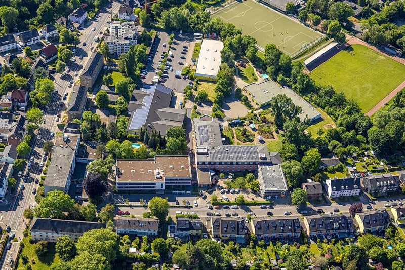 Aerial view, shopping centre with Aldi supermarket and trinkgut, Werdener Weg, Städt. Day care centre for children Villa Kunterbunt and Haus Kuhlendahl - Mülheimer Seniorendienste, Holthausen - West, Mülheim an der Ruhr, Ruhr area, North Rhine-Westphalia, Germany, DE, Europe, aerial view, aerial photography, aerial photography, overview, bird's eye view, birds-eyes view, overview