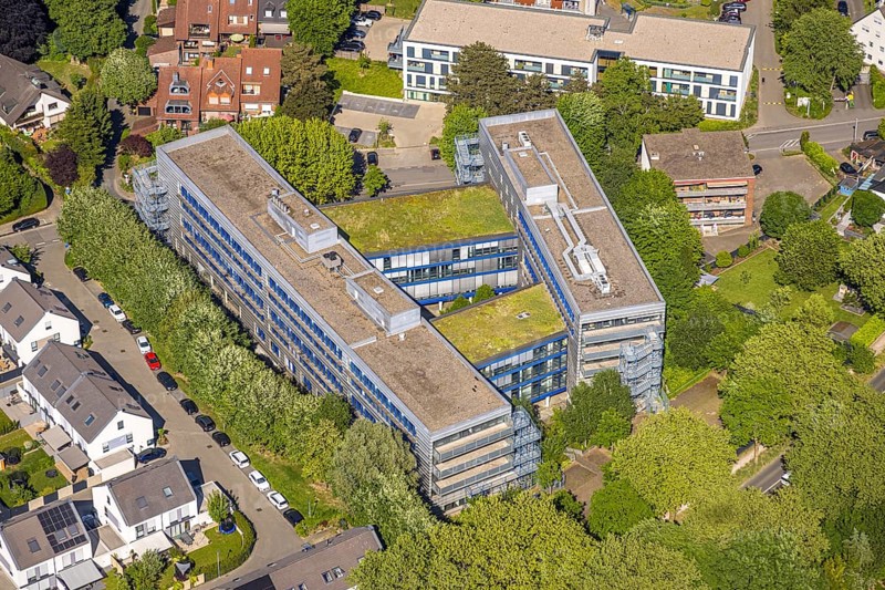 Aerial view, ZUE Central Accommodation Centre for Refugees (former office building), Holthausen - Southeast, Mülheim an der Ruhr, Ruhr area, North Rhine-Westphalia, Germany, DE, single-family homes, Europe, refugee home, refugee camp, refugee accommodation, refugee housing, refugee accommodation, commercial enterprises, commercial area, commercial area, commercial location, commercial use, property tax, real estate, aerial view, aerial photography, aerial photography, overview, bird's-eye view, residential area, housing and living, residential area, residential buildings, residential quality, residential neighbourhood, housing estate, ZUE, birds-eyes view, overview