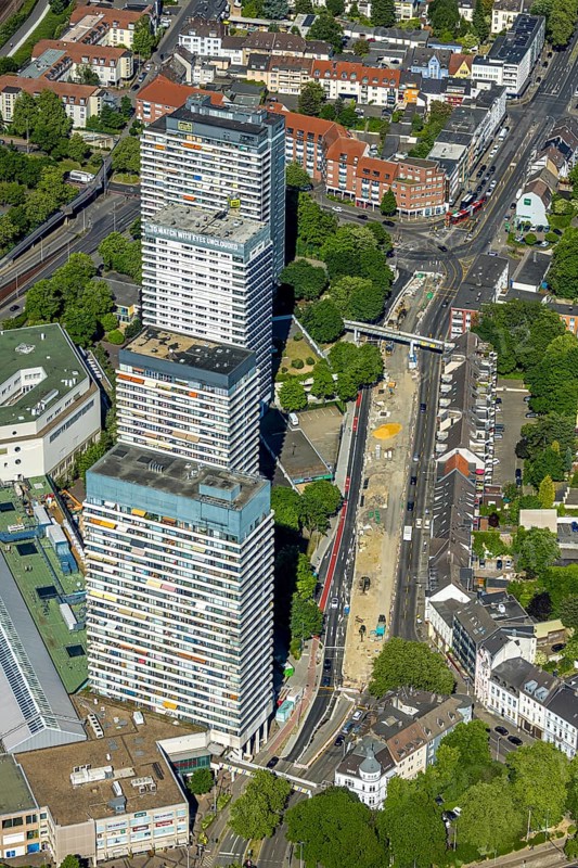 Aerial view, Dickswall high-rise buildings and canal construction site Dickswall, Forum City, Hans-Böckler-Platz, area around the main post office, RS1 cycle highway, Altstadt I - Südost, Mülheim an der Ruhr, Ruhr area, North Rhine-Westphalia, Germany, construction work, construction area, construction site, building plots, construction project, construction project, construction site, authority, DE, Europe, Forum Hochhaus, main station, autumn colours, aerial view, aerial photography, aerial photography, Radschnellweg Ruhr RS1, castle bridge, city administration, registry office, technical town hall, overview, administration area, bird's-eye view, overview