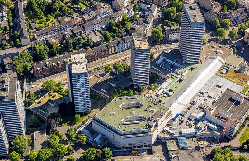 Aerial view, Dickswall high-rise buildings and canal construction site Dickswall, Forum City, Hans-Böckler-Platz, area around the main post office, RS1 cycle highway, Altstadt I - Südost, Mülheim an der Ruhr, Ruhr area, North Rhine-Westphalia, Germany, construction work, construction area, construction site, building plots, construction project, construction project, construction site, authority, DE, Europe, Forum Hochhaus, main station, autumn colours, aerial view, aerial photography, aerial photography, Radschnellweg Ruhr RS1, castle bridge, city administration, registry office, technical town hall, overview, administration area, bird's-eye view, overview