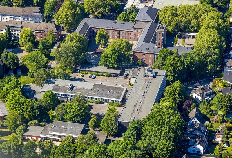 Aerial view, school centre with Realschule Mitte and Berufskolleg Von-buck-Straße, Altstadt I - Südost, Mülheim an der Ruhr, Ruhr area, North Rhine-Westphalia, Germany, vocational school, education, educational institution, DE, Europe, educational institute, aerial view, aerial photography, aerial photography, Realschule, school, overview, bird's-eye view, overview