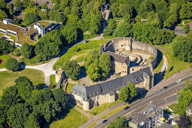Aerial view, Broich Castle, historical sight, Broich - East, Mülheim an der Ruhr, Ruhr area, North Rhine-Westphalia, Germany, DE, Europe, aerial view, aerial photography, aerial photography, castle, overview, bird's eye view, birds-eyes view, historical, overview
